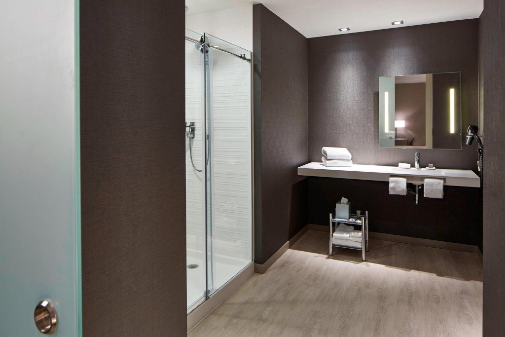 Фото Ac Hotel Des Moines East Village