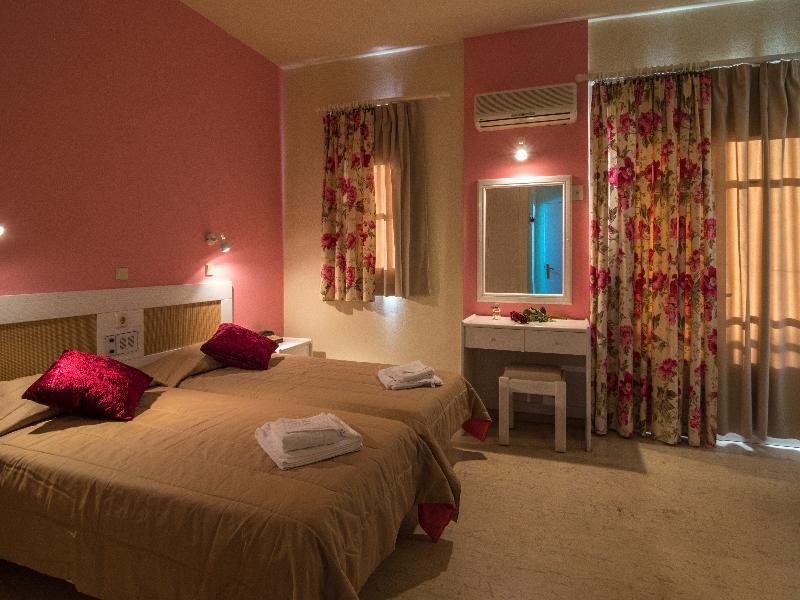 Фото Manolis Apartments