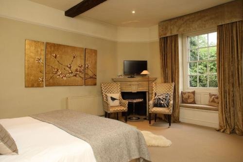 Фото Horse and Groom