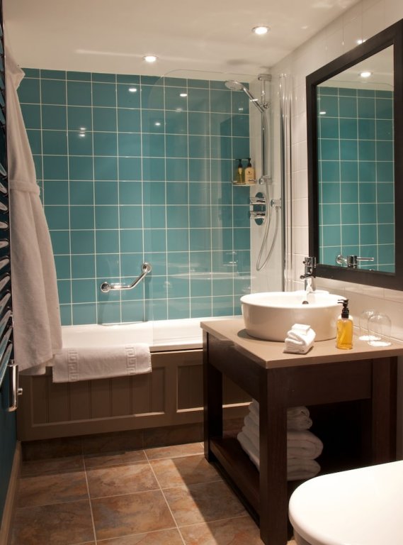 Фото The Feathers Hotel