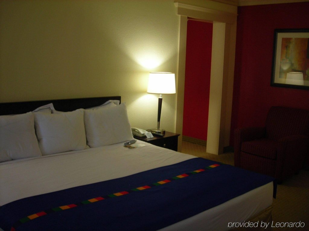 Фото Fairfield Inn & Suites by Marriott Dallas Love Field