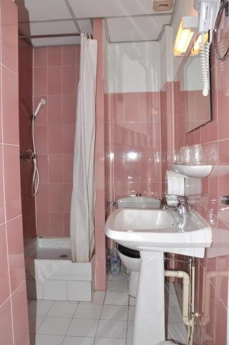 Фото Hotel du Commerce Et de Navarre