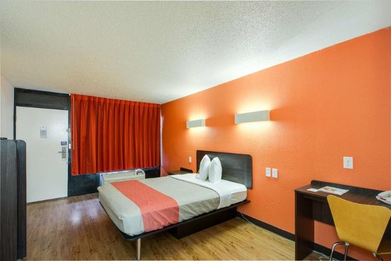 Фото Rodeway Inn Baltimore - Inner Harbor South