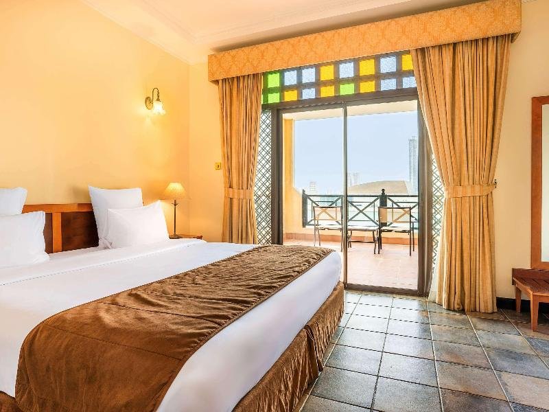 Фото Novotel Bahrain Al Dana Resort