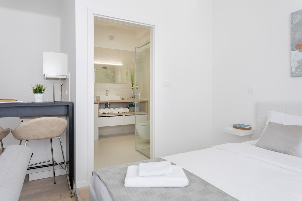 Фото Flower Square Studio - Heart of the City Center