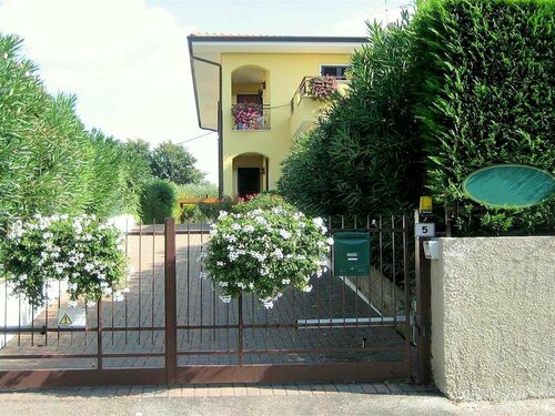 Гостиница Alluring Holiday Home in Lazise With Swimming Pool