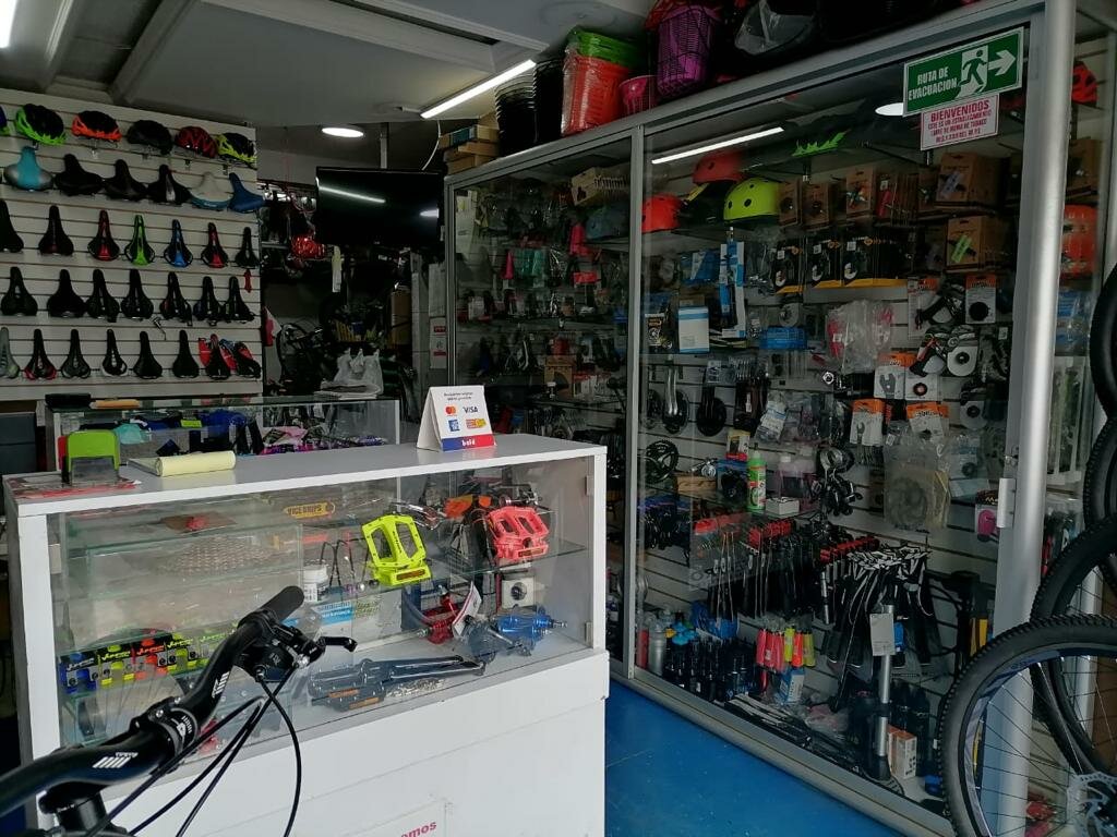 Bicycle repair El Rey Del Pedal, Bogota, photo