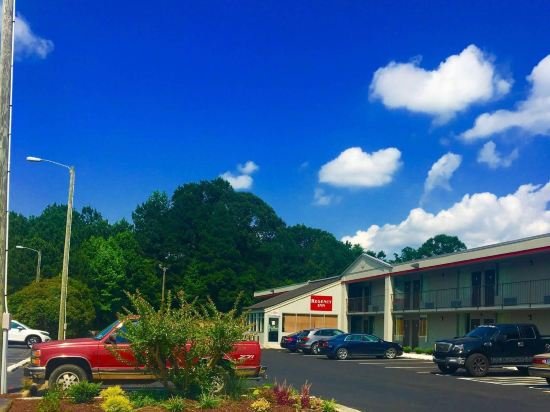 Фото Days Inn and Suites by Wyndham Oxford