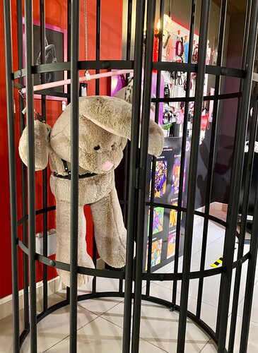 Анам өзінің үлкен кискасында трахает алады