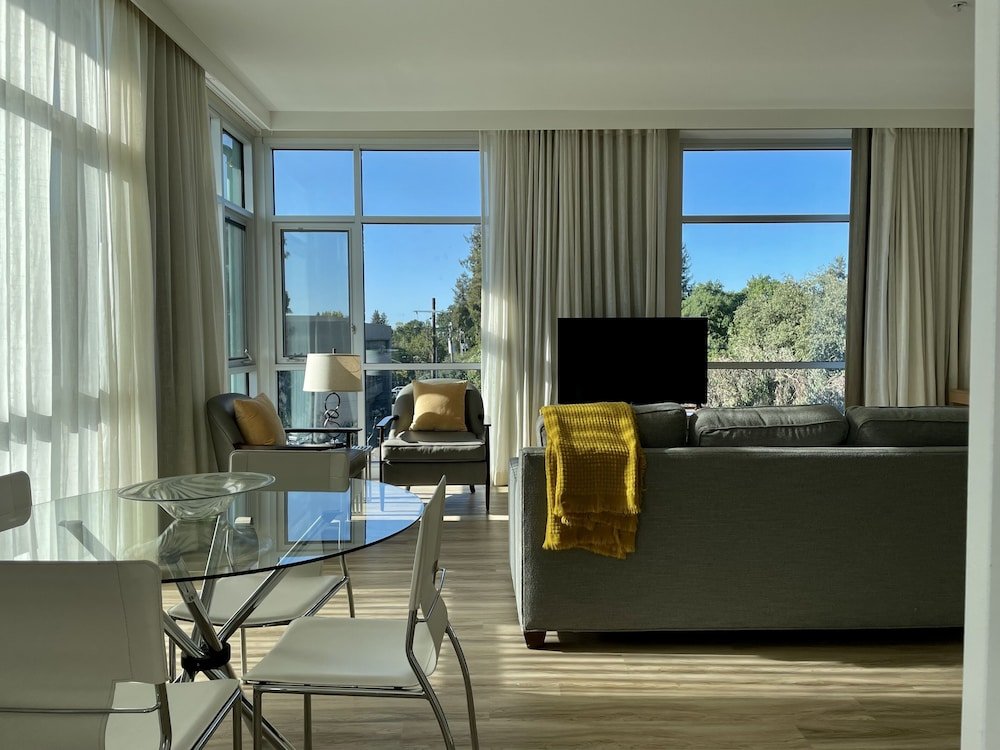 Фото Art House Hotel and Suites