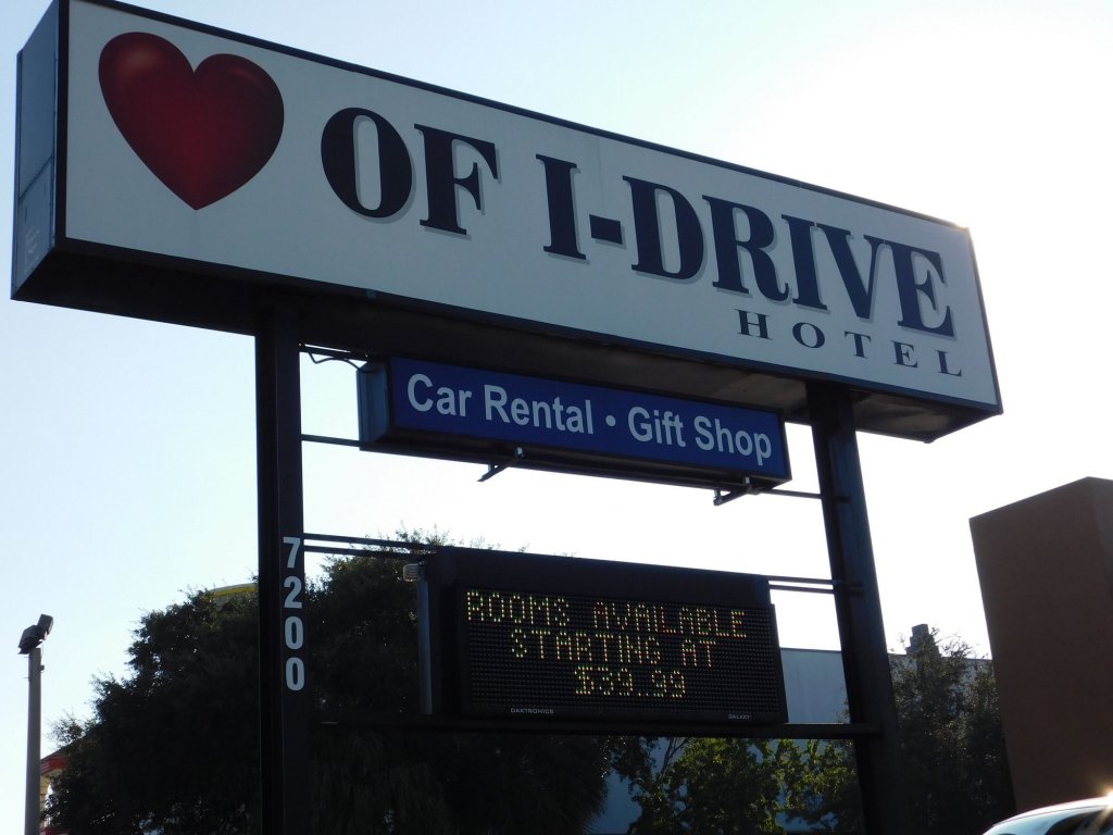 Фото Travelodge by Wyndham Orlando Heart of International Drive