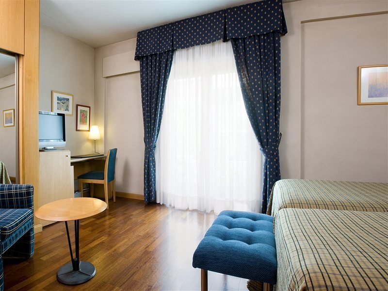 Фото Nh Madrid Zurbano