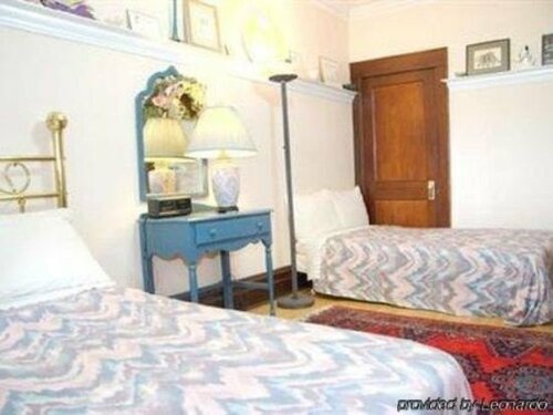 Гостиница Downtown Bed and Breakfast в Оттаве