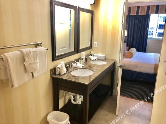 Фото Chart House Suites on Clearwater Bay