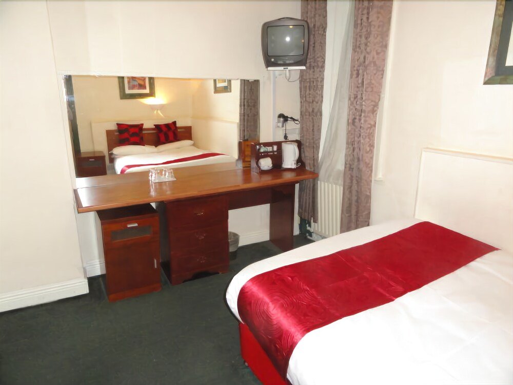Фото Clifton Court Hotel