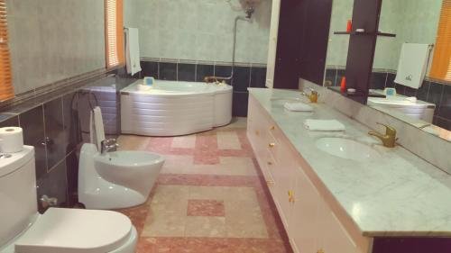 Фото Casalinda Hotel & Gallery Resort