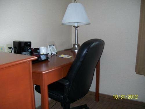 Внешний вид отеля Days Inn by Wyndham Moose Jaw в Мус-Джо, фото 5