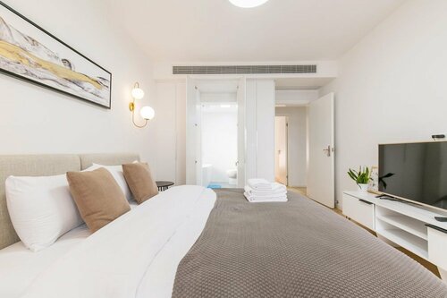 Апартаменты Henry's Apartment- Xujiahui Road в Шанхае