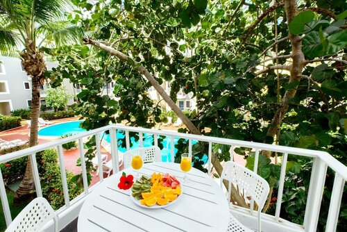 Гостиница Hotel Tropicana Suites Deluxe Beach Club & Pool