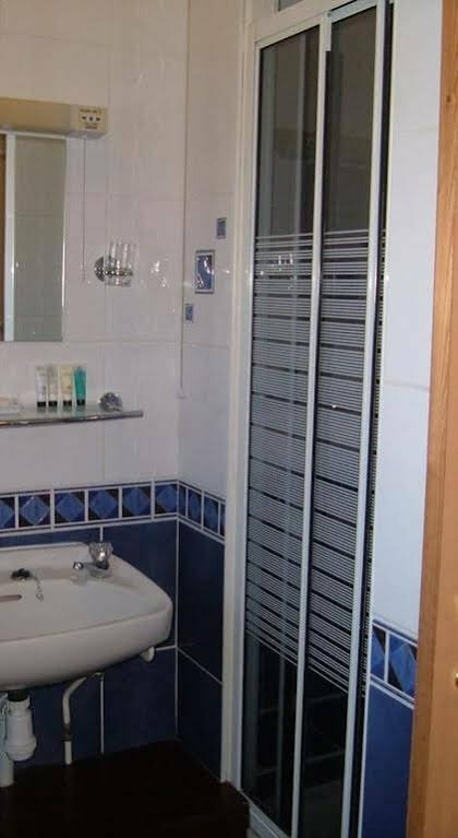 Hotel Tremains Guest House, Wales, photo