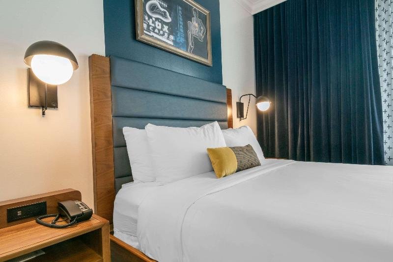 Фото Hotel Belmont Vancouver MGallery