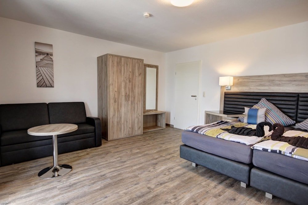 Фото Hotel Zum Halbmond