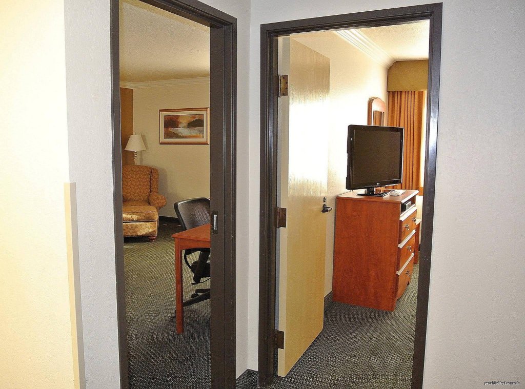 Фото Best Western Town & Country Lodge