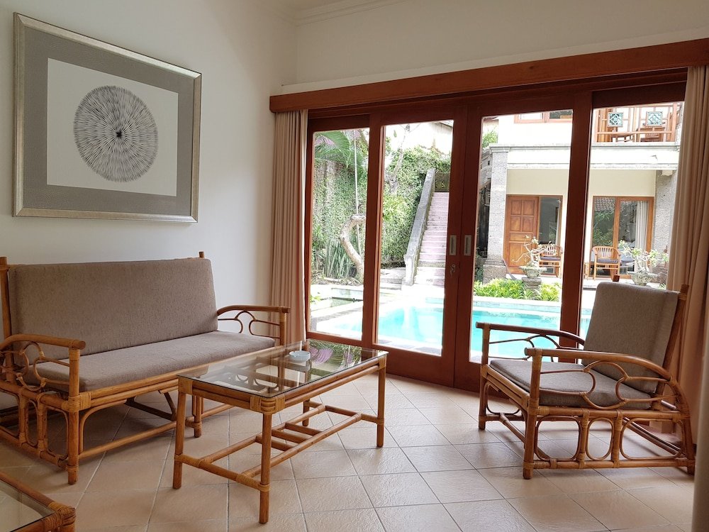 Фото Puri Mesari Suites