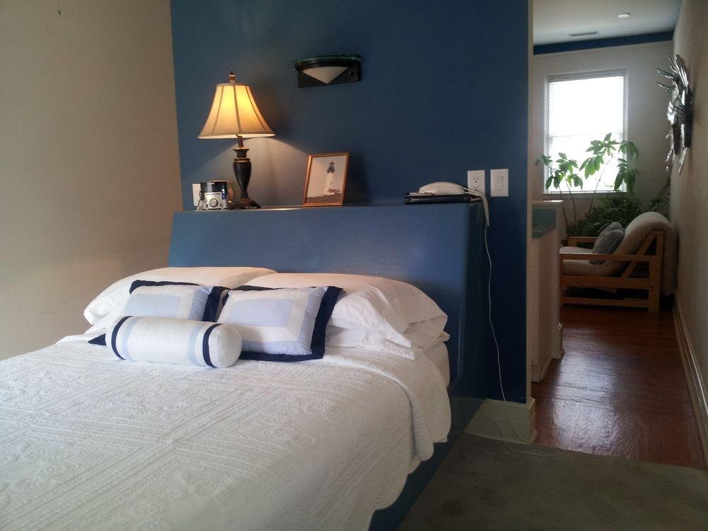 Фото Front Street Inn