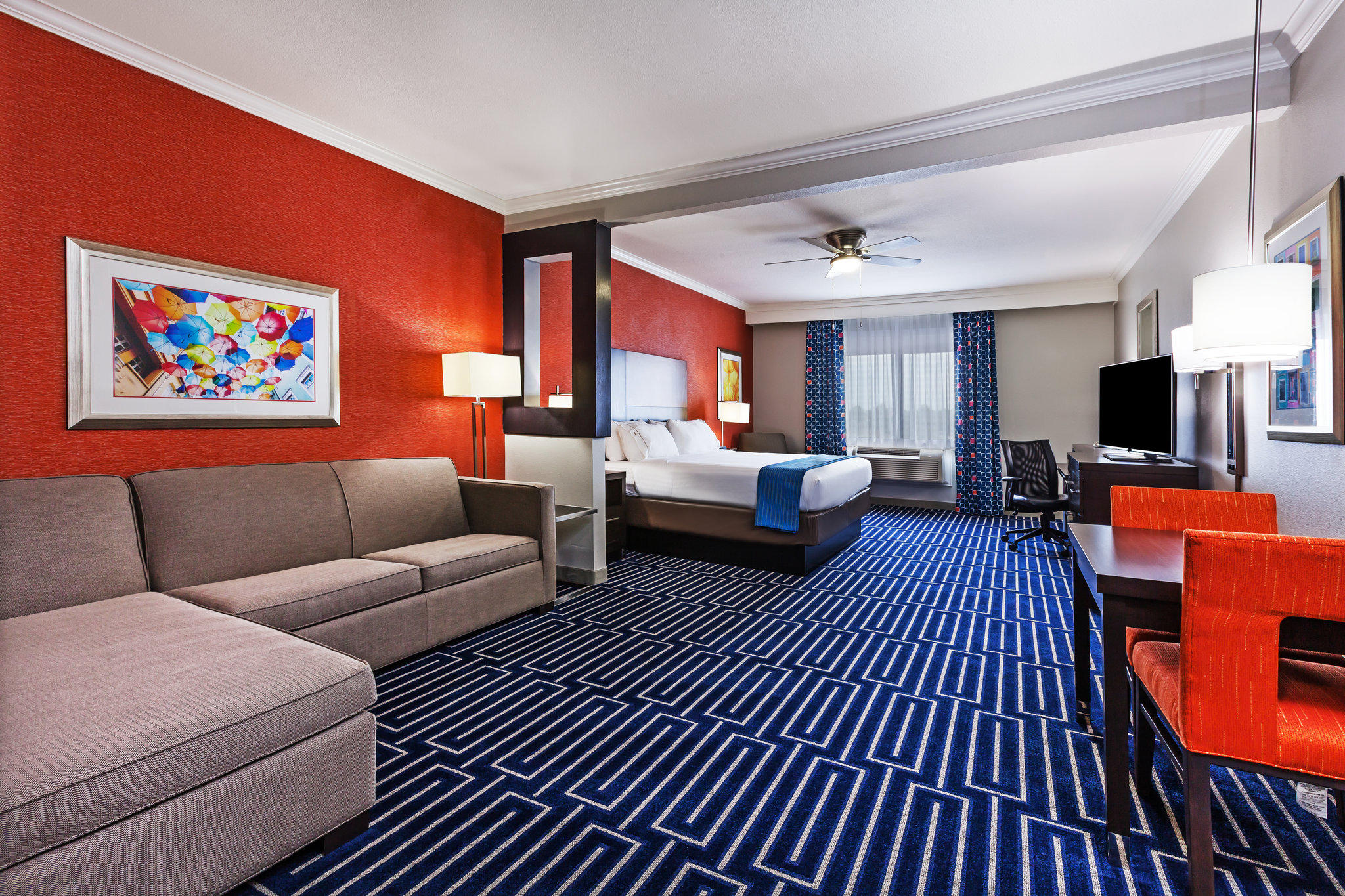 Фото Holiday Inn Express Hotels & Suites East Houston, an Ihg Hotel
