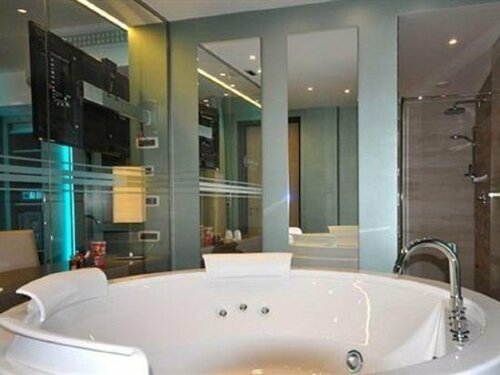 Гостиница Hotel Camelia в Новаре