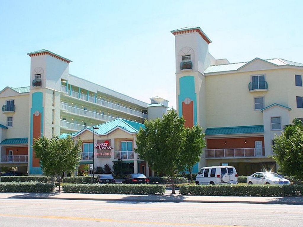 Фото Sunset Vistas Two Bedroom Beachfront Suites