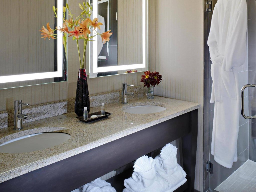 Фото Best Western Plus Hawthorne Terrace Hotel