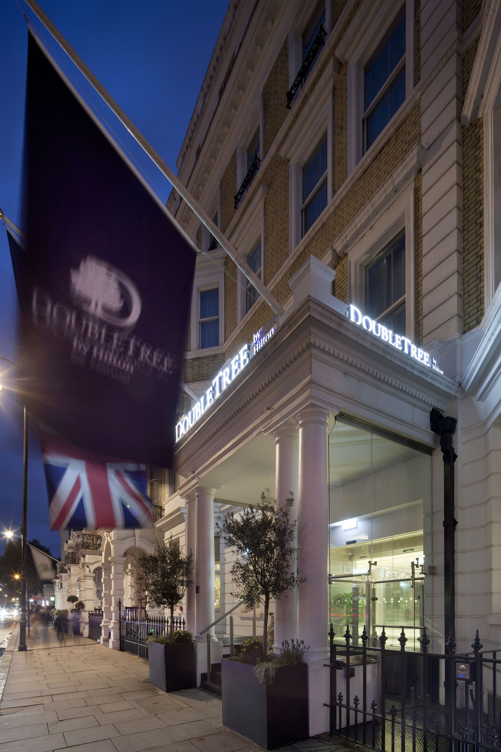 Фото DoubleTree by Hilton London Kensington