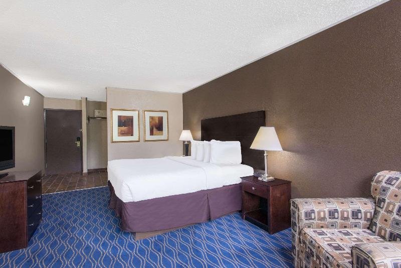 Фото Ramada by Wyndham Whitehall/Allentown