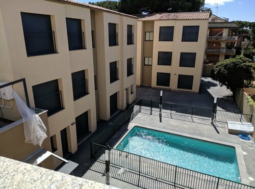 Гостиница Ginosi Eccentric Apartel в Кастельдефельсе