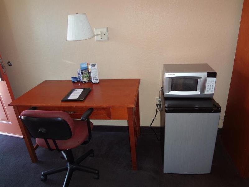 Фото Econo Lodge Airport at Rj Stadium