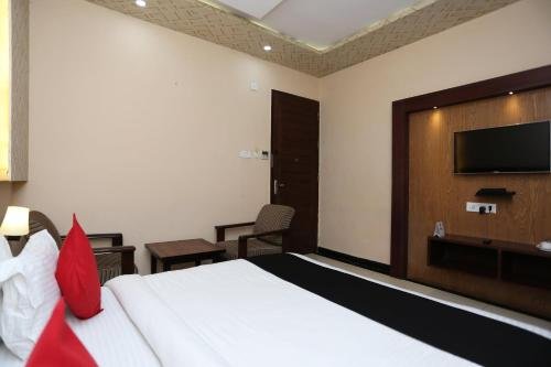 Фото Hotel The Grand Bhavya Palace