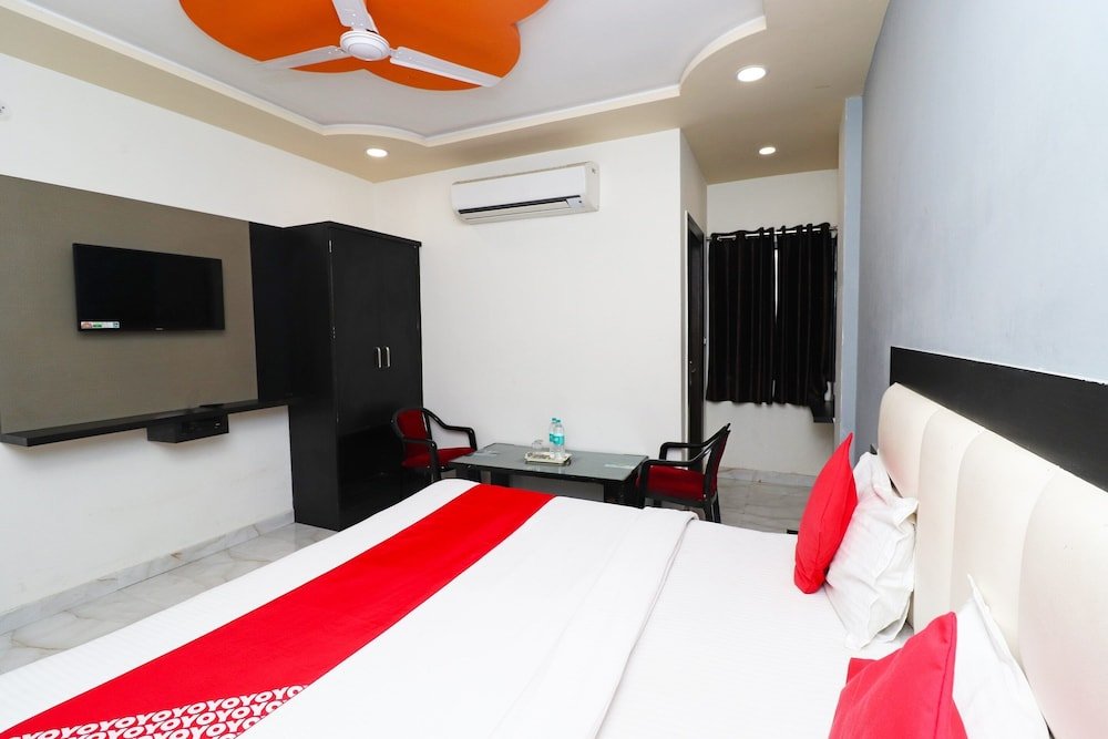 Фото Hotel Aaradhya Residency