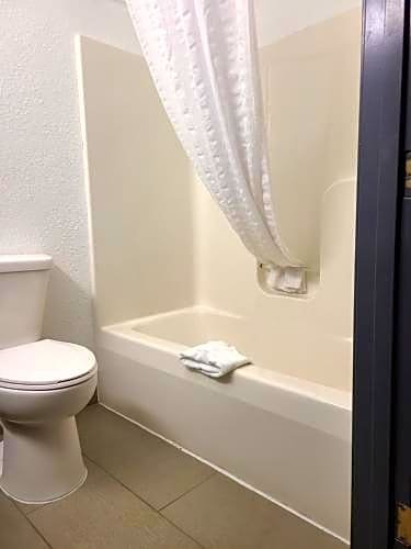 Фото AmericInn by Wyndham Galesburg