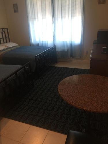 Фото Misquamicut Beach Front Inn