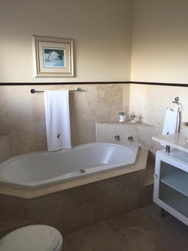 Фото Roman Retreat