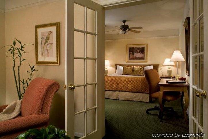 Фото The Willows Hotel