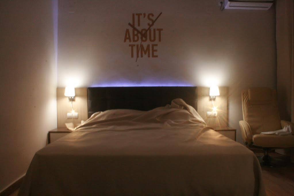 Фото Mastic Point Studios