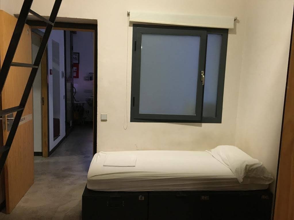 Фото Traveller Box Hostel