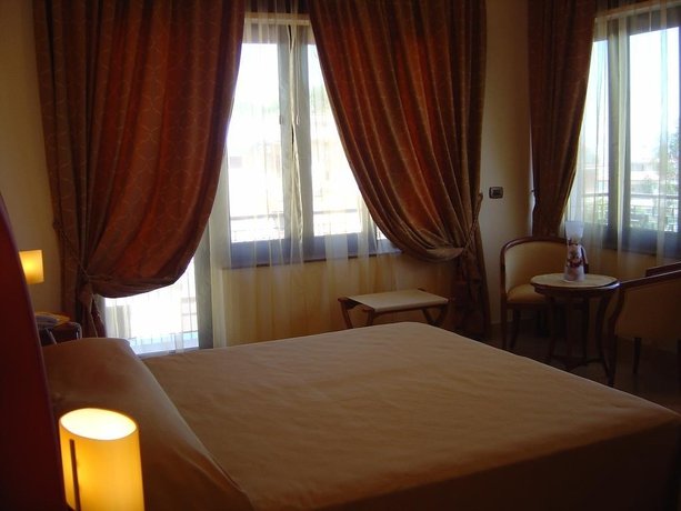 Фото Ranch Palace Hotel