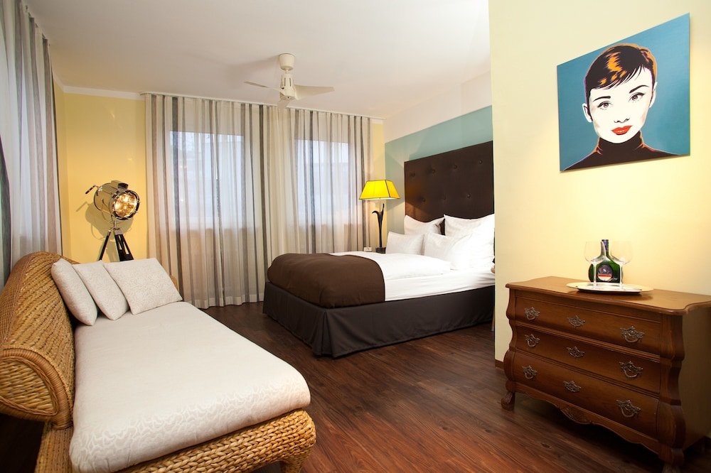 Фото Hotel Würzburger Hof