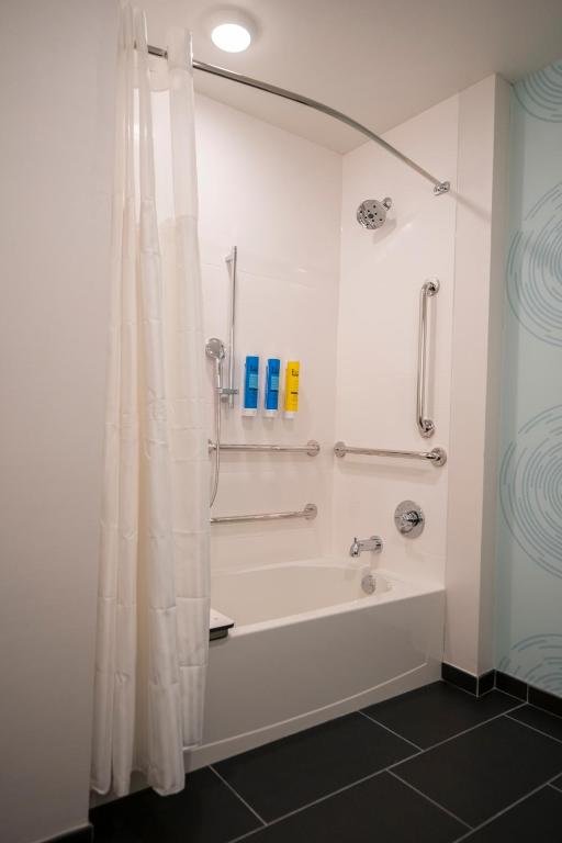 Фото Tru by Hilton Allen Dallas