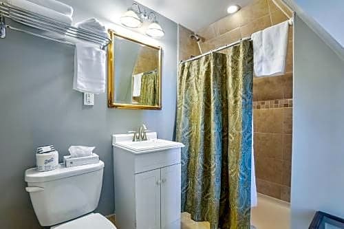 Фото The DeBary Inn