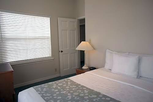 Фото Days Inn by Wyndham Georgetown